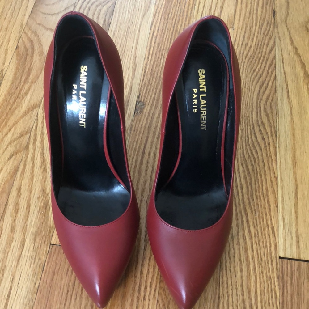Red platform Saint Laurent classic pumps